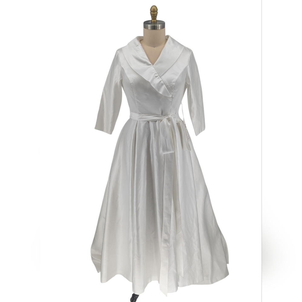 NEW Lavetir Full Skirt Satin Wedding Dress White size 14 modest bridal classic